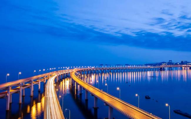 Тест подсветки состоялся на Макаровском мосту в Екатеринбурге