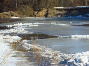 В Коми  зимой возникли огромные «реки» странного цвета